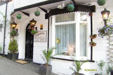 پانسیون St Martins Guest House