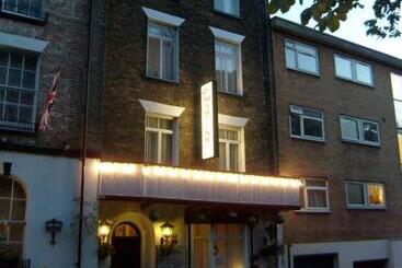 پانسیون St Martins Guest House