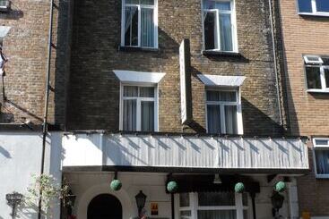 پانسیون St Martins Guest House