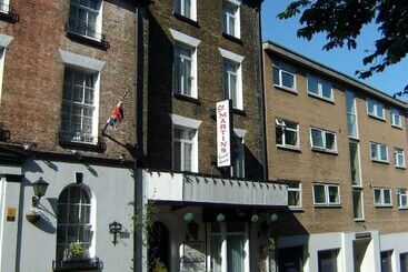 پانسیون St Martins Guest House