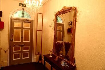پانسیون St Martins Guest House