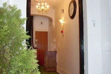 پانسیون St Martins Guest House