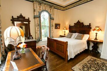 تختخواب و صبحانه Silas W Robbins House