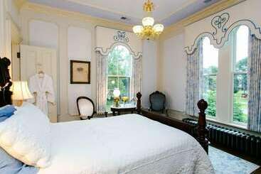 تختخواب و صبحانه Silas W Robbins House