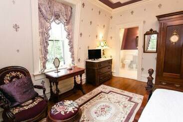 تختخواب و صبحانه Silas W Robbins House