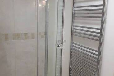 تختخواب و صبحانه Melin Tregib