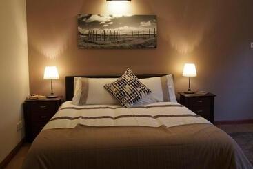 تختخواب و صبحانه Pantile Lodge