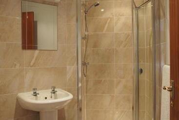 تختخواب و صبحانه Pantile Lodge
