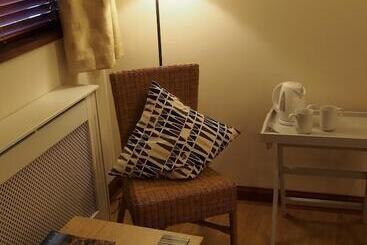 تختخواب و صبحانه Pantile Lodge