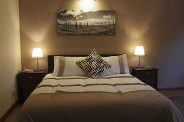 تختخواب و صبحانه Pantile Lodge