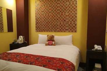 تختخواب و صبحانه Sun Moon Lake Crown Yu