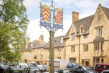 Camside, Chipping Campden   Taswell Retreats