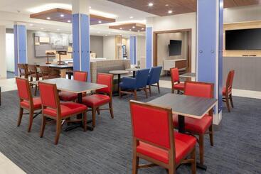 هتل Holiday Inn Express & Suites   Gilbert   East Mesa, An Ihg
