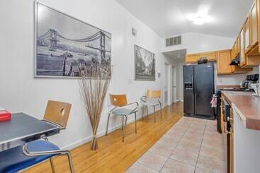 پانسیون Racpanos Modern Stay On Forrest Street