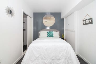 پانسیون Racpanos Modern Stay On Forrest Street