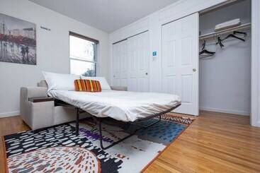 پانسیون Racpanos Modern Stay On Forrest Street