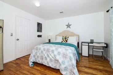 پانسیون Racpanos Modern Stay On Ocean Avenue