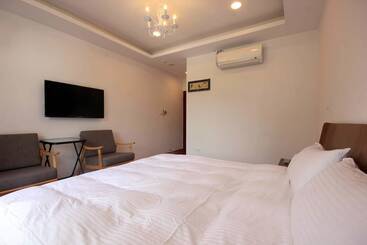 Song Yue Bed & Breakfast
