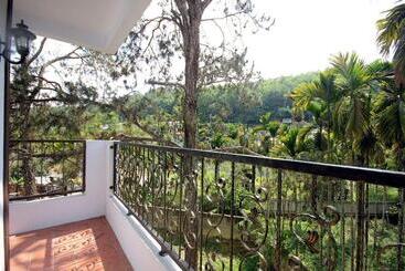 Song Yue Bed & Breakfast