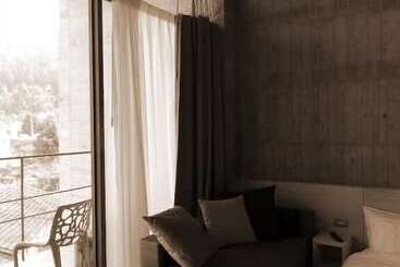 تختخواب و صبحانه One House