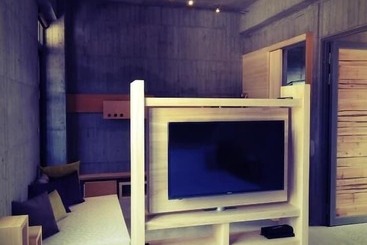 تختخواب و صبحانه One House