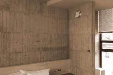 تختخواب و صبحانه One House