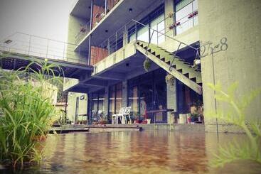 تختخواب و صبحانه One House
