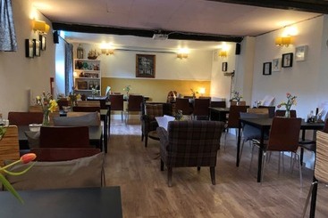 مسافرخانه Rose And Crown Bath