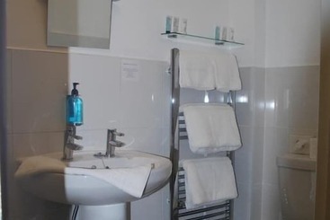 مسافرخانه Rose And Crown Bath