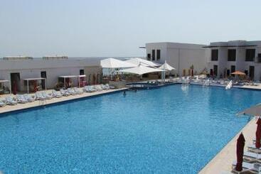 هتل Mirage Bab Al Bahr Beach Resort