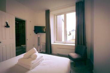 OYO Newquay Beach Hotel