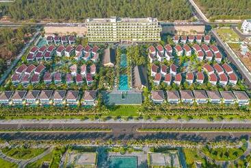 هتل Rosa Alba Resort & Villas Tuy Hoa
