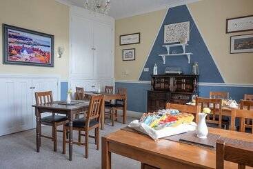 تختخواب و صبحانه Crescent Lodge Guest House