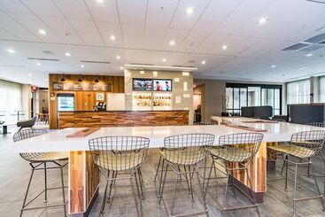 هتل Courtyard By Marriott West Springfield