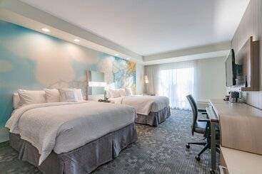 هتل Courtyard By Marriott West Springfield