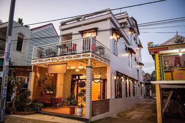 هتل Minh An Riverside Villa