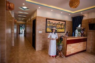هتل Minh An Riverside Villa