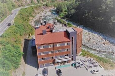 هتل Yamanturk Ogretmenevi