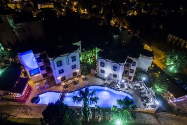 Mira Suites