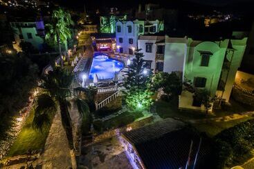 Mira Suites