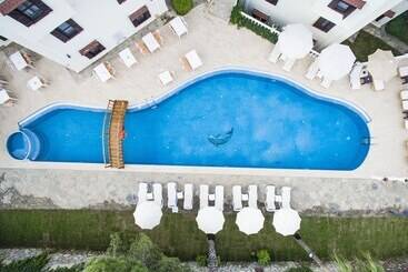 Mira Suites
