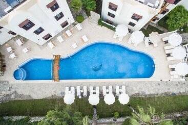 Mira Suites