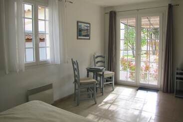 ペンション Auberge Des Censiés