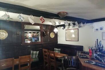 پانسیون The George And Dragon Inn