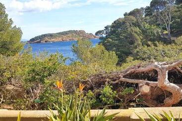 Rare   Escale Bicolore   Bas De Villa Privé Proche De Cassis   Piscine Chauffée Pendant L été