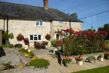 تختخواب و صبحانه Quiet Woman House