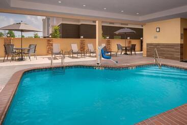 هتل Fairfield Inn & Suites By Marriott New Orleans Metairie