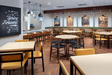 هتل Fairfield Inn & Suites By Marriott New Orleans Metairie
