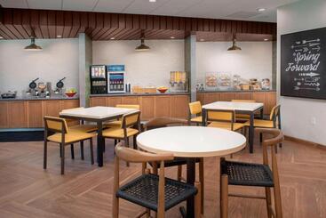 هتل Fairfield Inn & Suites By Marriott New Orleans Metairie
