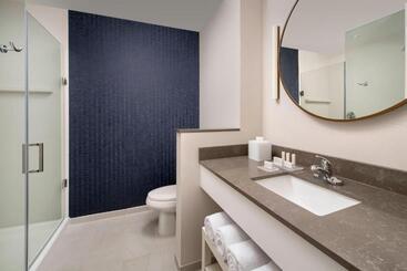 هتل Fairfield Inn & Suites By Marriott New Orleans Metairie